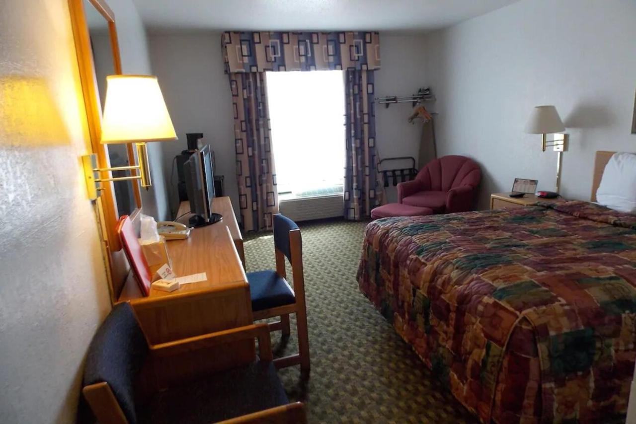 Norwood Inn And Suites - Minneapolis-St Paul Roseville Bagian luar foto