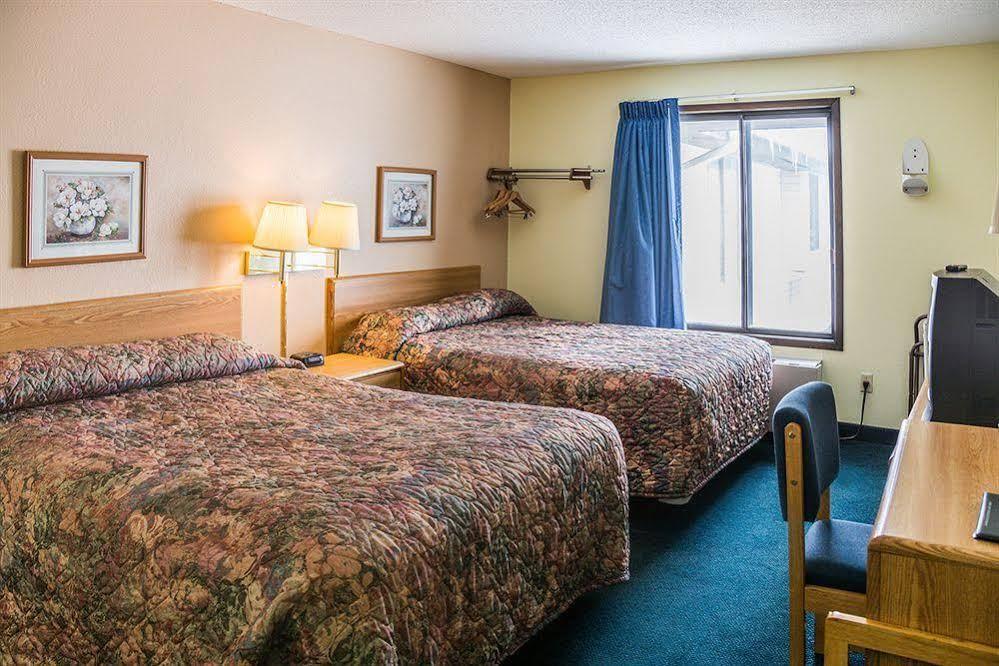 Norwood Inn And Suites - Minneapolis-St Paul Roseville Bagian luar foto