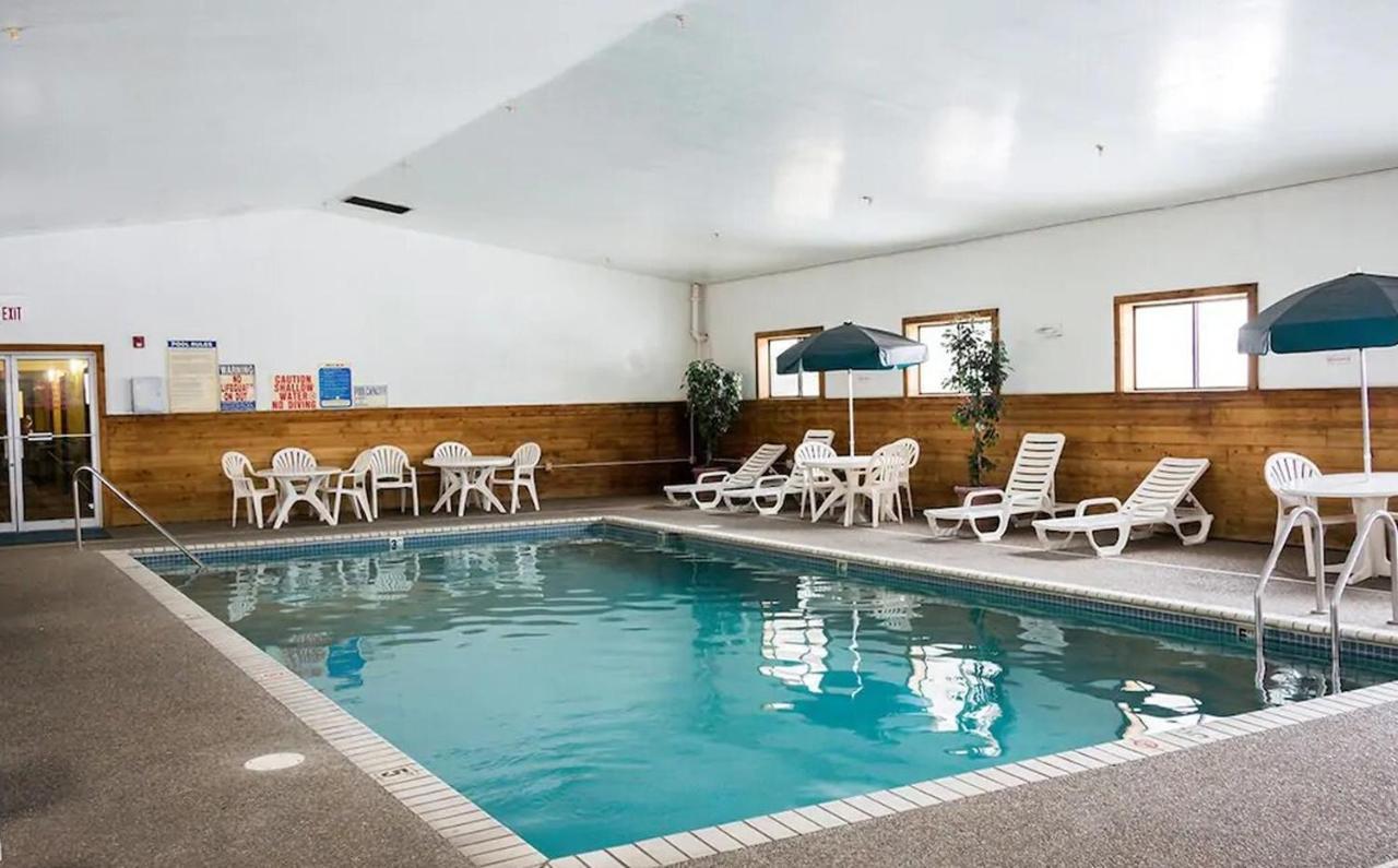 Norwood Inn And Suites - Minneapolis-St Paul Roseville Bagian luar foto