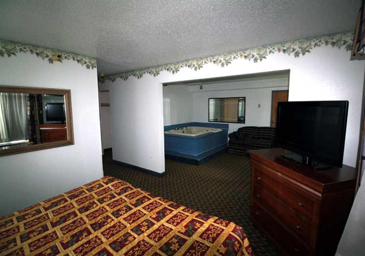 Norwood Inn And Suites - Minneapolis-St Paul Roseville Bagian luar foto